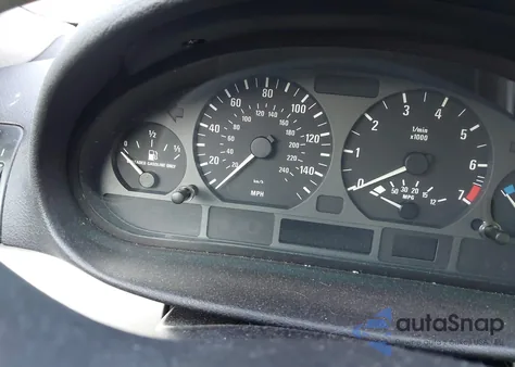 2003 BMW 325 I z USA, uszkodzony, nr VIN WBAEV33463KL87456